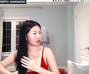 Twitch streamer esibizionismo her boobs on stream & accidental nip slips sexy hot ragazza thicc thot set 79