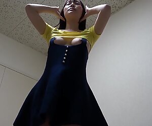 Naked Japanilainen Sarina Kurokawa pukeutuu