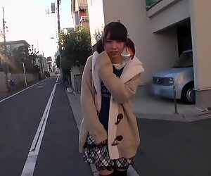 Hullu japanilainen tyttö in kiimainen julkinen, näkökulma jav video