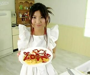 La torrida cuoca Miri Hanai desidera un caldo seguito dopo la cena